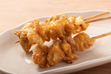 揚げ鶏皮串