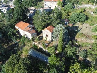 Village de montage dans les Cévennes, vue aérienne