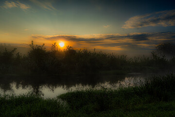Obraz premium Morning fog at sunrise over the Suprasl River in Podlasie.