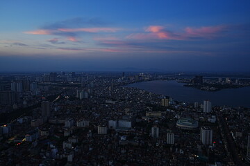 Fototapeta premium Aerial View of Hanoi City from Top of Hanoi, Rooftop Bar, at Lotte Hotel Hanoi in Vietnam - ベトナム ハノイ 全景