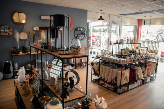 Les Objets D&eacute;coratif dans le Magasin Design