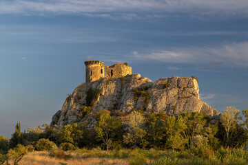 Fototapeta na wymiar Chateau de l´Hers ruins near Chateauneuf-du-Pape, Provence, France