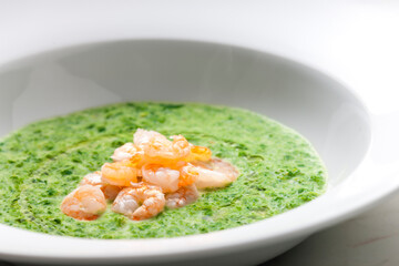 creamy spinach soup with prawns