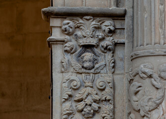 Busto de ángel junto a la entrada