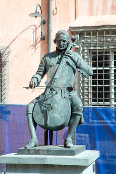 Luigi Boccherini playing Viola statue in Lucca