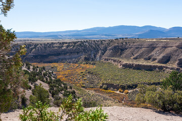 Fototapeta na wymiar Wide view of the canyon landscape in autumn. Colorado, USA