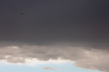 Plane Flying Through Rain Storm in Denver Coloradp - obrazy, fototapety, plakaty