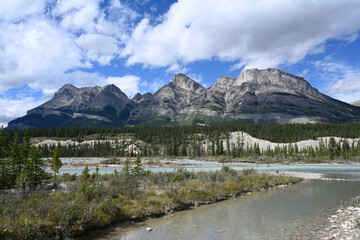 Fototapeta na wymiar Landscape of Canada with river and Mountains. Banff National Park, Alberta, Canada.