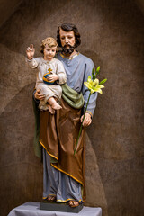 Figura Świętego Józefa z Dzieciątkiem - obrazy, fototapety, plakaty