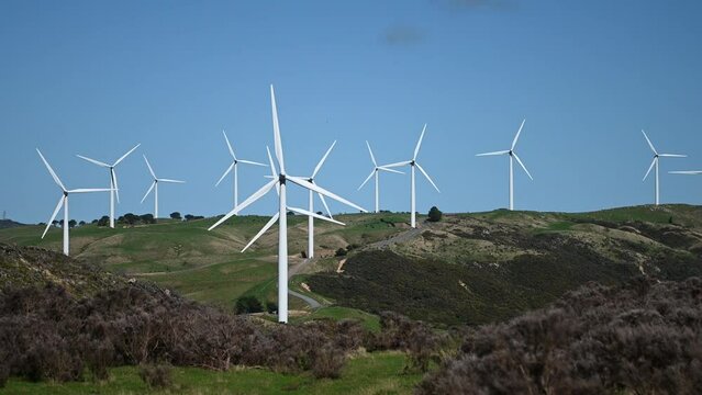 Video of windmill farm on hills in New Zealand