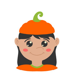 Niña con disfraz de calabaza 