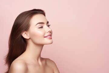 Naklejka premium Portrait of beautiful woman with perfect skin copy space