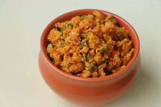 Shimla Mirch Zunka, Besan Capsicum Sabzi, a spicy Maharashtrian dish, served with bhakri or chapati