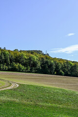 Obraz premium Dornach, Gempen, Gempenplateau, Schartenflue, Gempenturm, Wanderweg, Arlesheim, Landwirtschaft, Felder, Baselland, Solothurn, Sommer, Herbst, Schweiz