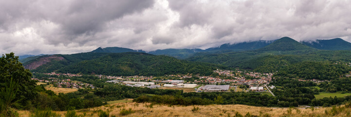 Fototapeta na wymiar Panorama sur une vallée