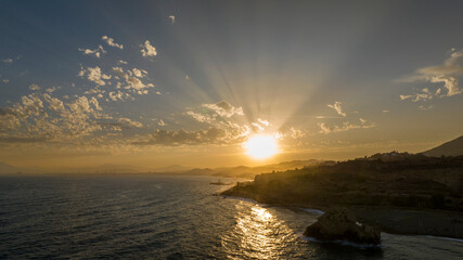 hermoso atardecer en la costa del sol de Málaga, Andalucía