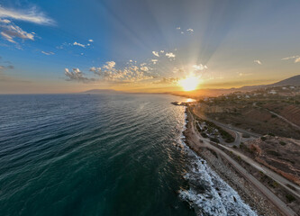 hermoso atardecer en la costa del sol de Málaga, Andalucía	