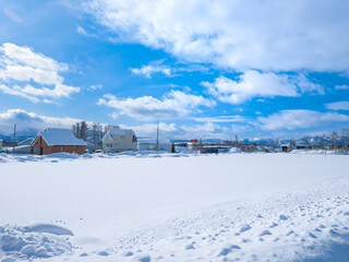 Townscape of a heavy snowfall area on a clear day (Niseko, Hokkaido, Japan)