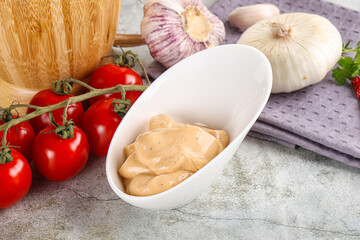 Yellow cream grill sauce for burger