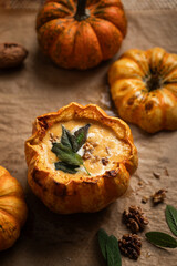 soupe velouté potiron rôti courge carottes sauge, noix et crème