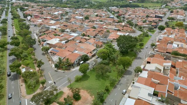 Vista a&eacute;rea da cidade de Paul&iacute;nia, no interior de S&atilde;o Paulo. Brasil. 