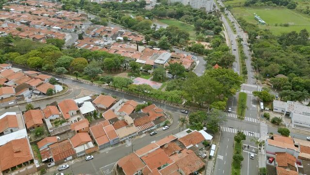 Vista a&eacute;rea da cidade de Paul&iacute;nia, no interior de S&atilde;o Paulo. Brasil. 