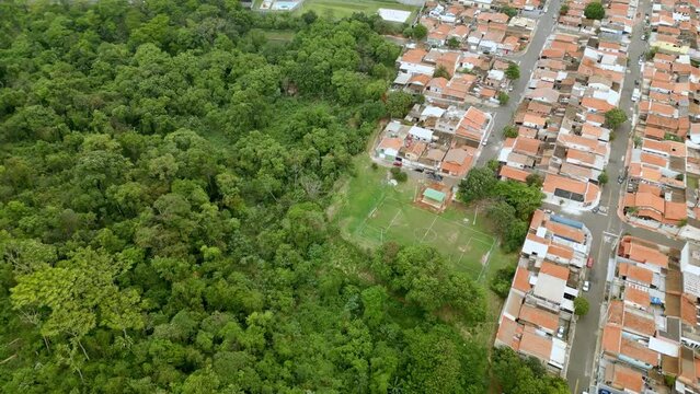 Vista a&eacute;rea da cidade de Paul&iacute;nia, no interior de S&atilde;o Paulo. Brasil. 