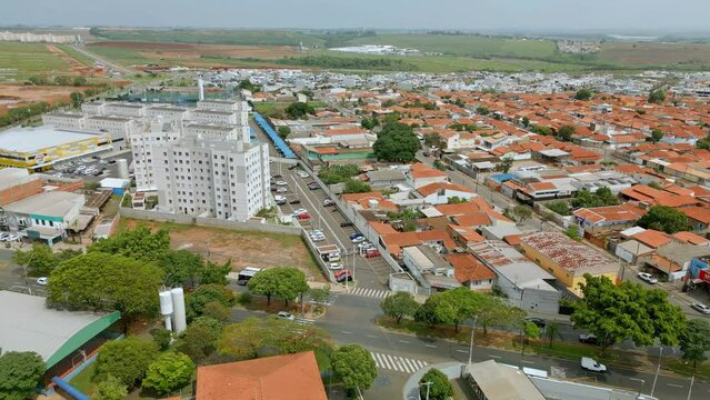Vista a&eacute;rea da cidade de Paul&iacute;nia, no interior de S&atilde;o Paulo. Brasil. 