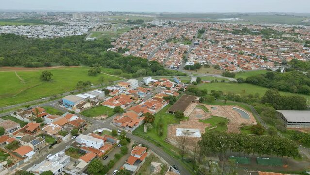 Vista a&eacute;rea da cidade de Paul&iacute;nia, no interior de S&atilde;o Paulo. Brasil. 