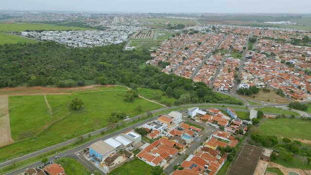 Vista a&eacute;rea da cidade de Paul&iacute;nia, no interior de S&atilde;o Paulo. Brasil. 