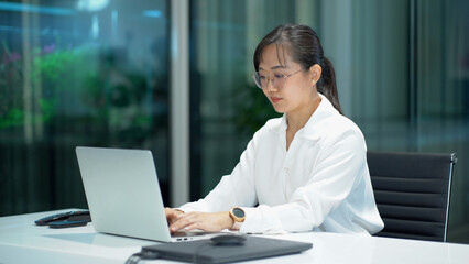 asian business woman using a laptop computer in office