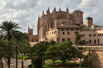 Fototapeta na wymiar Blick zur Kathedrale von Palma de Mallorca