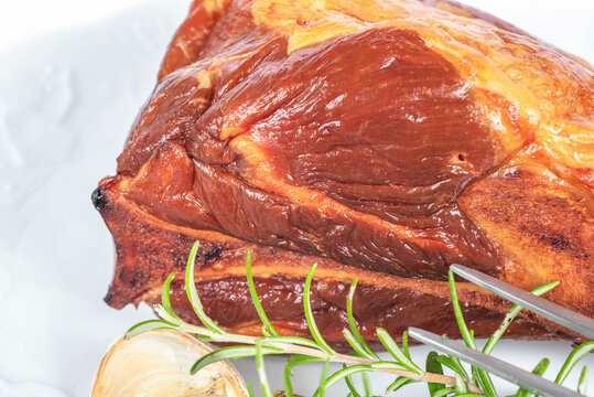palette de porc crue fum&eacute;e