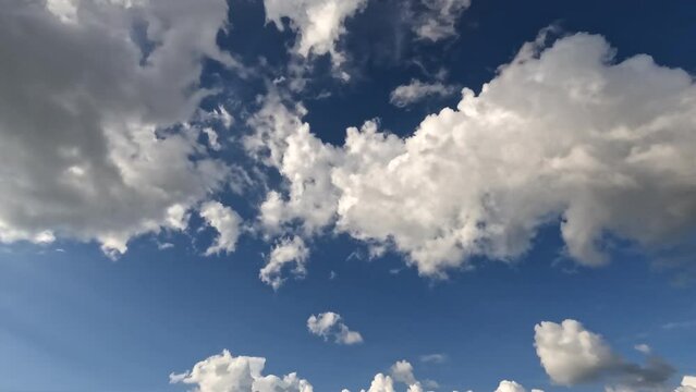 Time-lapse of beautiful blue sky with cloudy movement. Puffy fluffy white clouds. Cumulus cloudscape time lapse.