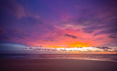 Fototapeta premium scene romantic pink sky on sunset above the ocean..Sunset with bright red light rays and other atmospheric effects..colorful cloud in bright sky. Sky texture abstract nature background..
