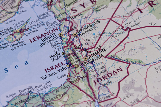 Border between Isreal, Lebanon and Jordan on map.