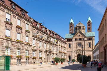 Fototapeta na wymiar The city hall and the Cathedral of Speyer - Germany 