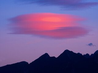 Fototapeta premium pink cloud over the Tatra mountains in the evening in Poland