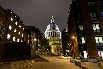 Fototapeta na wymiar Twilight view of St Pauls cathedral in City of London, England