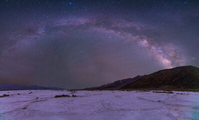 Naklejka premium Milky Way Panorama over saltflat
