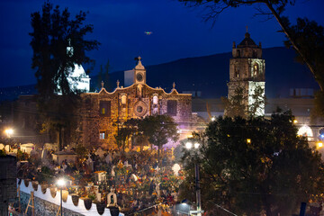 Día de Muertos en el Templo y exconvento de San Andrés apóstol de Mixquic. - obrazy, fototapety, plakaty