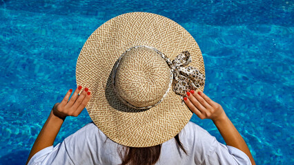 person in hat on the pool - obrazy, fototapety, plakaty
