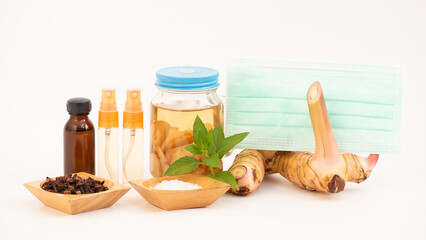 Galangal rhizome extract used to make a mask spray to protect the respiratory system from pollution, toxins and germs.