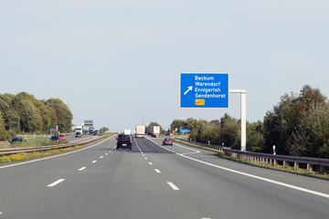 Autobahn 2, Ausfahrt 20, Beckum in Richtung Hannover - obrazy, fototapety, plakaty