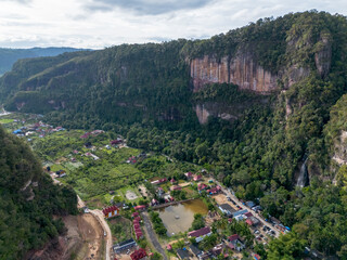 Obraz premium Aerial view of Harau Valley, a popular tourist spot featuring mountains and rice fields at Sumatra island, Indonesia.
