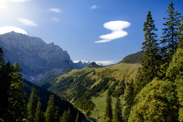 Landschaft im Karwendel mit mit schöner Wolkenformation
