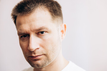 Obraz premium Portrait of men in a white t -shirt