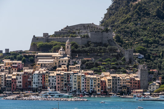 Portovenere - la calata, il borgo marinaro, la chiesa, il castello