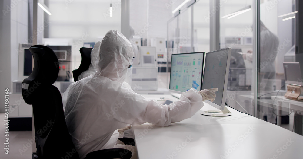 Aufkleber engineer using software technology