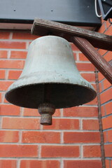 Obraz premium An old wall mounted school bell
